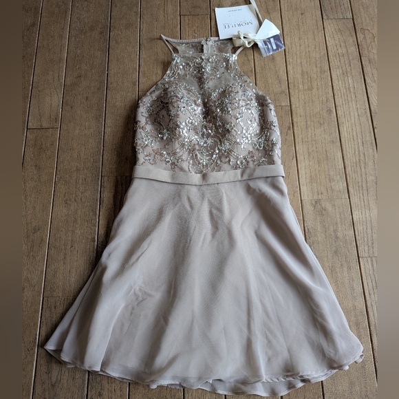 Morilee Madeline Gardner Beige And  Silver Sequin Halter Mini Dress Size 4 - Picture 1 of 7